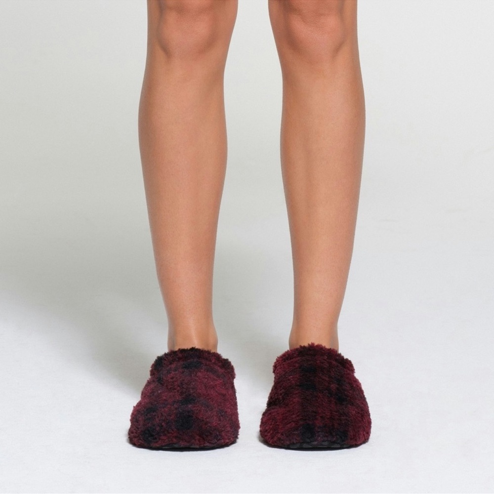 SKIMS FLEECE SLEEP UNISEX SLIPPERS WINE PLAID SZ 39 - Picture 2 of 4